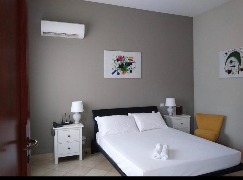 Colonna Rooms & Apartment Trani Exterior photo